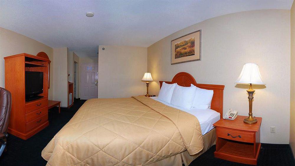 Giles Hotel Inn And Suites Pulaski Exterior foto